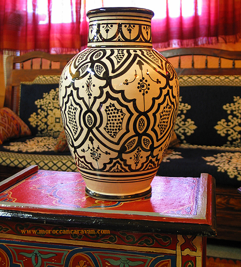 Moroccan Moroccan ceramic vase, White w/ Patterns